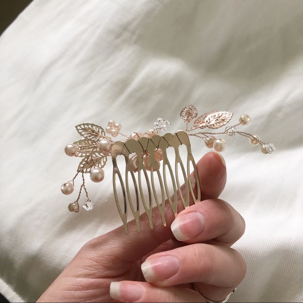 Beautiful Hair Comb 🦋 - Picture 3 of 3